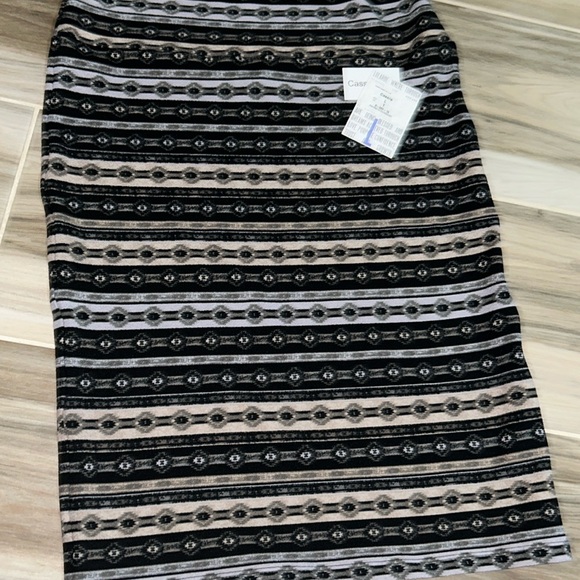 Lularoe Cassie large 🆕 - Picture 1 of 2